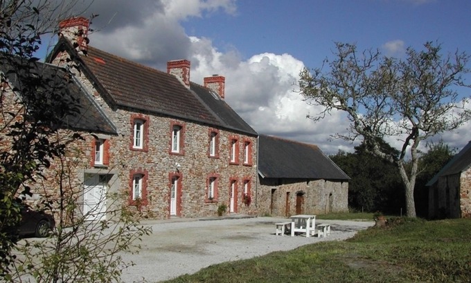 Le Valdecie Cabaña | Casa espaciosa en Bricquebec: jardín, barbacoa, WiFi, acepta mascotas, cerca de la costa