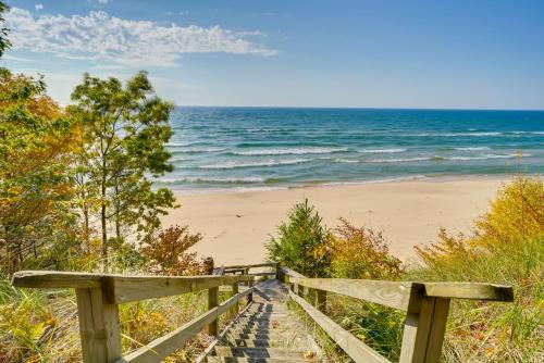 Muskegon Casa | Spacious Cottage on Lake Michigan Stunning Views!