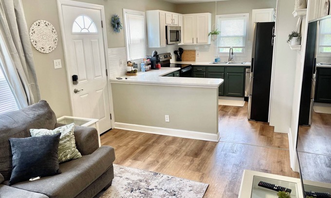 St. Charles Casa | Spacious Cottage on Main st- Near Downtown