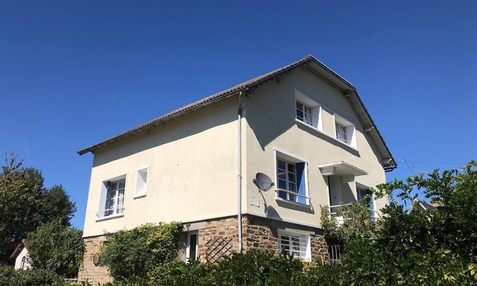 Jumilhac-le-Grand Casa | Aislado Bien Equipado Casa de Campo Amplio con piscina privada y cerrado Gar