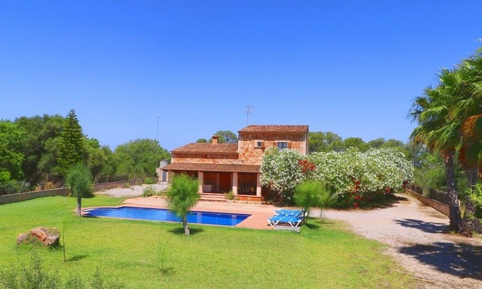 Campos Villa | ¡Amplia casa de campo construida en estilo tradicional mallorquín, aire acondicionado y piscina privada cerca de Es Trenc!