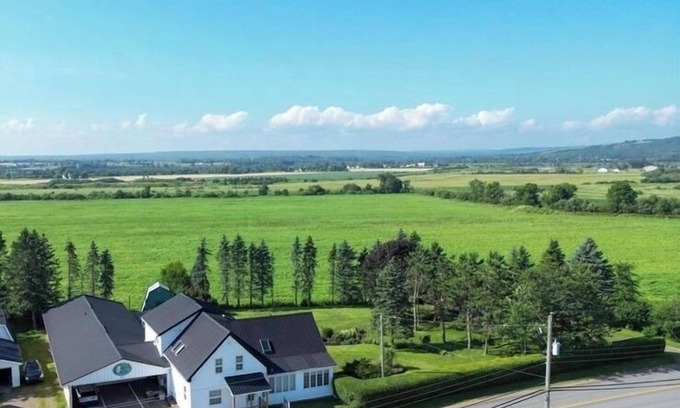 Truro Casa | Spacious country oasis. 5-bedroom home on gorgeous grounds with hot tub and pool