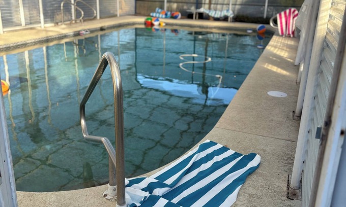 Austin Casa | Spacious country oasis:Swim,BBQ, Relax! Convenient to venues in AUS/Hill Country