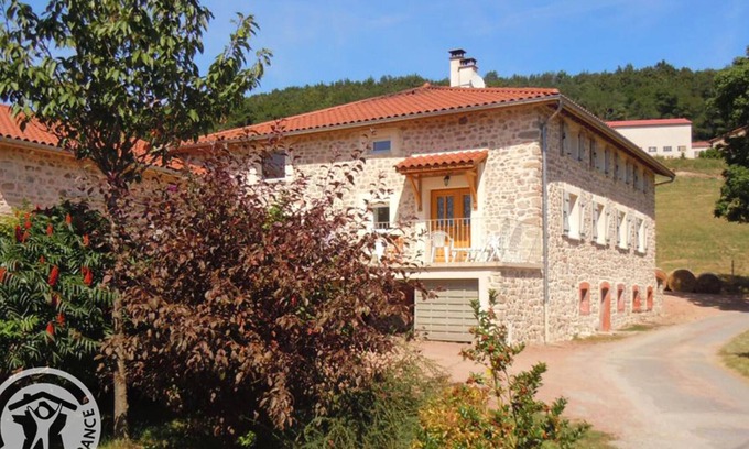 Chirassimont Cabaña | Amplia casa rural con vistas, chimenea y jardín cerca de Lyon.