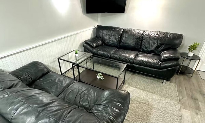 Curran Hall Apartamento | Spacious & Cozy 2 Bdrm Stay in Toronto
