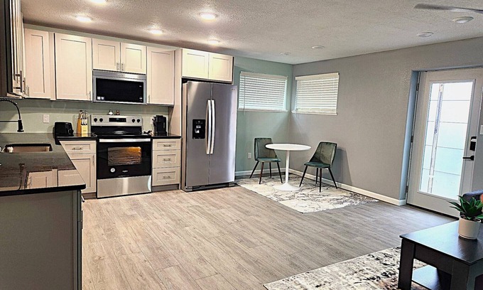 Scottsbluff Apartamento | Spacious & Cozy 2-bedroom Apartment, Hot Tub, Ac, and free Wi-fi
