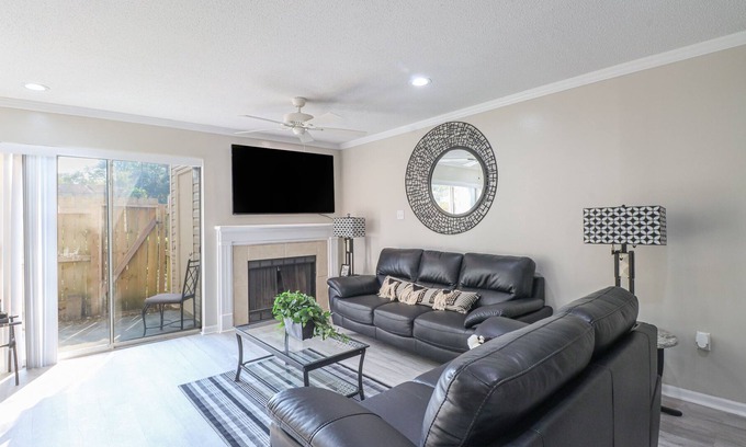 Mobile Condominio | Spacious Cozy Condo! Perfect for longer stays