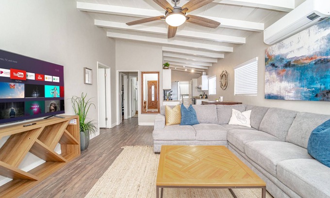 Lawndale Casa | Spacious & Cozy Home Near LAX ✈️ & Beaches 🏖