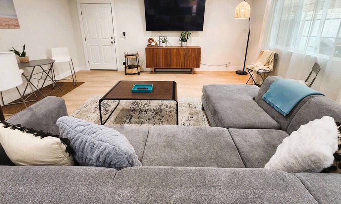 Garden Grove Casa | Spacious cozy Home newly remodeled close to Disneyland and Beach