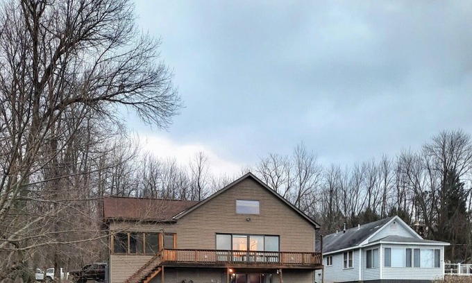Wolcott Casa | Spacious, Cozy Waterfront Property on Port Bay, NY