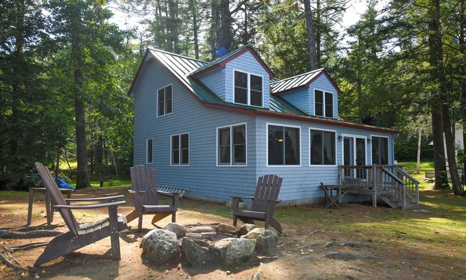 Norway Casa | Spacious, cozy waterfront cottage on Norway Lake with hiking trails nearby.