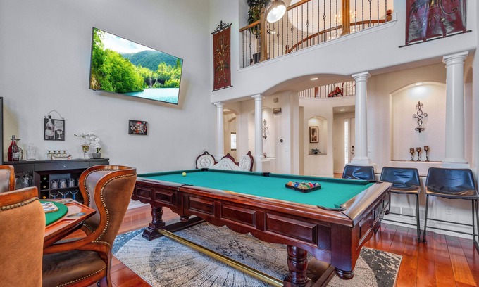 Aurora Casa | Spacious & Cozy Winter Retreat: Scenic Views, Luxury, Pool Table, Crystal Chandelier, Hardwood."