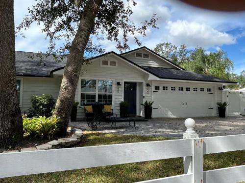 Conway Casa | Spacious craftsman house sleeps 8