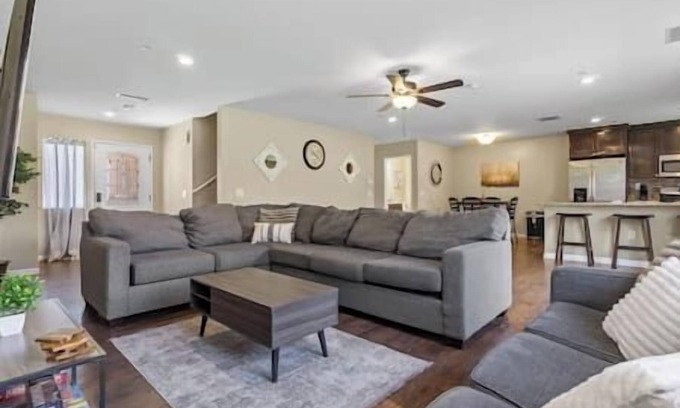 Stockton Casa | Spacious Daygo Lux Estates l 10 Mins from Downtown