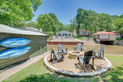 Gun Barrel City Casa | Spacious Deck Waterfront Home in Gun Barrel City!