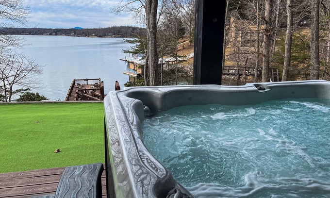 North Shore Casa | Spacious dog-friendly lakefront house w/dock, hot tub & putting green