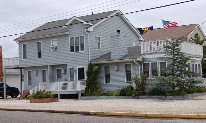 Avalon Casa | AMPLIO, PERRO AMIGO EN 75 ST ST WALK TO SHOPS & NIGHTLIFE-1. 5 BLOQUE A LA PLAYA