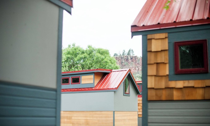 Lyons Complejo | Spacious Dogwood Tiny House with Full Kitchen - near Rocky Mtn National Park