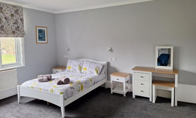 Cranleigh Casa | Spacious Double Room with Lovely Views