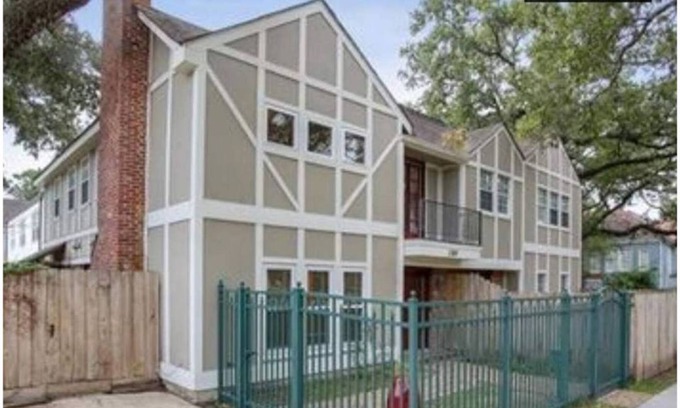 Central Carrollton Association Casa | Duplex espacioso con una vista maravillosa