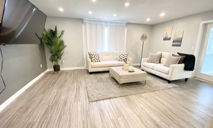 Drumheller Casa | ☀️Spacious Drumheller Retreat☀️Museum & Golf ☀️Sleeps10+☀️Large Yard