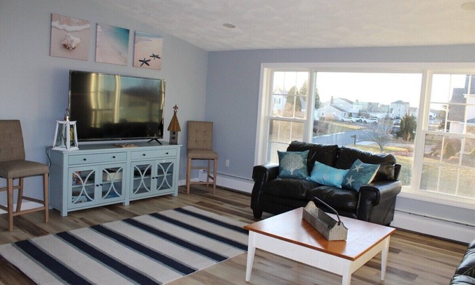 Eastward Look Casa | Renovado de arriba a abajo Scarborough Beach House en Eastward Look Neighborhood!