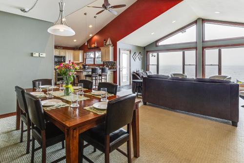Lake Koshkonong Casa | Spacious Edgerton Home with Private Beach and Views!