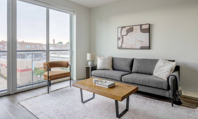 Edgewater Apartamento | Spacious Edgewater 2BR w/ Gym & Lounge, nr Red Line, by Blueground
