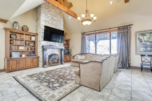 Edmond Casa | Spacious Edmond Vacation Rental with Shared Pool!