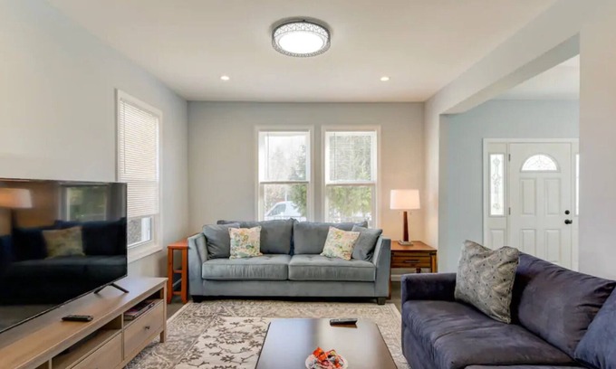 Catonsville Casa | Spacious Elegantly Furnished 4BR House in Great Location in Baltimore