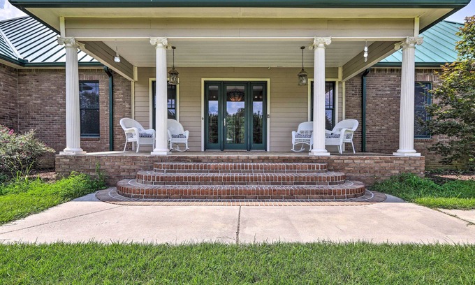 Houston County Casa | Spacious Elko Home - 6 Mi to Georgia Fairgrounds!
