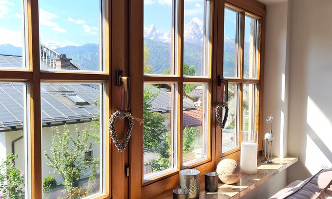 Stanggaß Apartamento | Spacious holiday apartment Elly with 2 bedrooms, 2 bathrooms and a view of the Watzmann