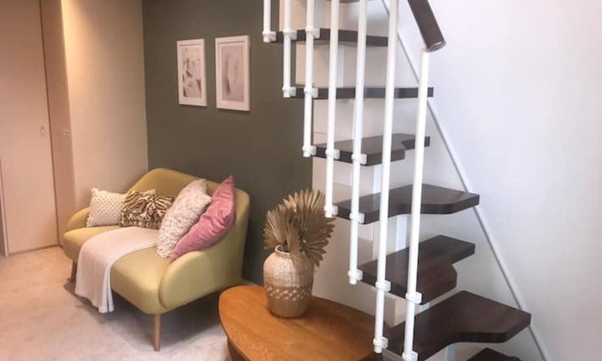 Hertford Apartamento | Spacious en-suite room with mezzanine