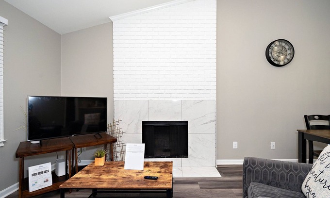 Cary Casa | Spacious Entire Home – Ideal for Groups & Families