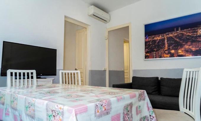 Collblanc y La Torrassa Apartamento | Spacious apartment with terrace Ariqus City