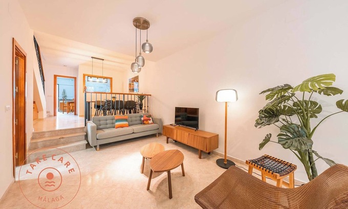 Rincón de la Victoria Chalet De Esquí | Spacious home with lovely garden - TakeCareMalaga