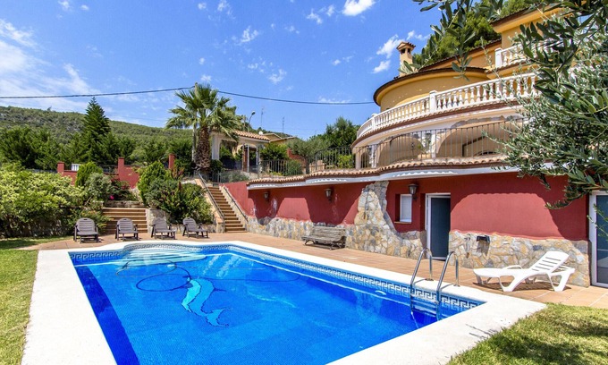 Torrelles de Llobregat Villa | ¡Espaciosa y sublime Villa a 15km de Barcelona!
