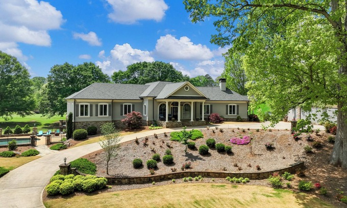 Braselton Casa | Spacious estate home in the beautiful Chateau Elan community in Braselton.