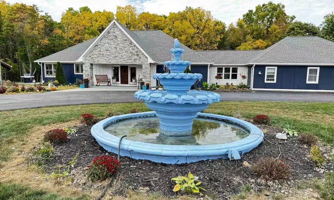 Crawfordsville Casa | Spacious Estate 5-bedroom Acres of Serenity
