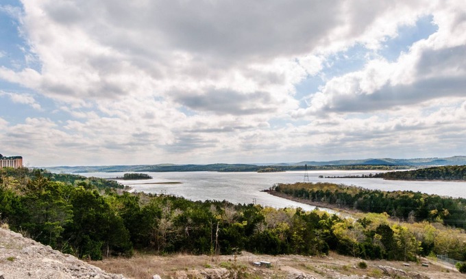 Branson West Condominio | Escapada relajante, vistas al campo de golf, Stonebridge, Near SDC y Table Rock Lake