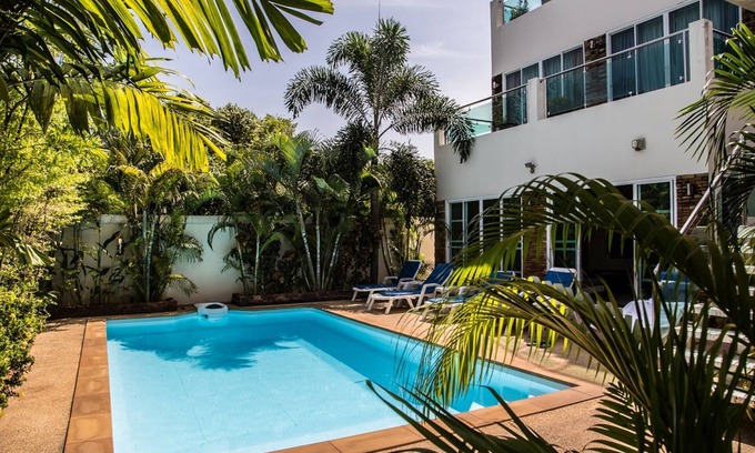 Ban Saiyuan Villa | Familia Amplia Villa de 4 dormitorios con piscina privada, jardín y vistas al mar