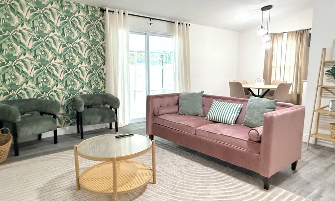 Carrollwood Casa | Spacious Family Dog Friendly Near TPA Airport Mall Highway 3 Bedroom Fenced Yard