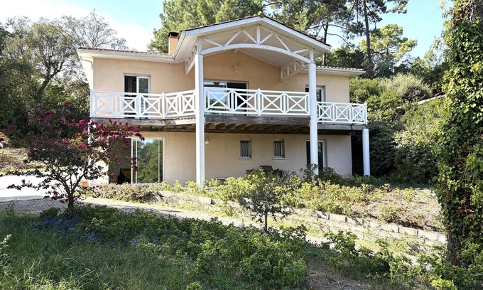 Le Canon Villa | Amplia villa familiar con terrazas a 500m del lago