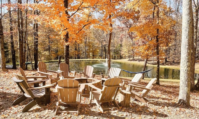 Loudonville Casa | Spacious, family-friendly lodge on 10 wooded acres. Sleeps 20 with 5 bedrooms, stocked pond