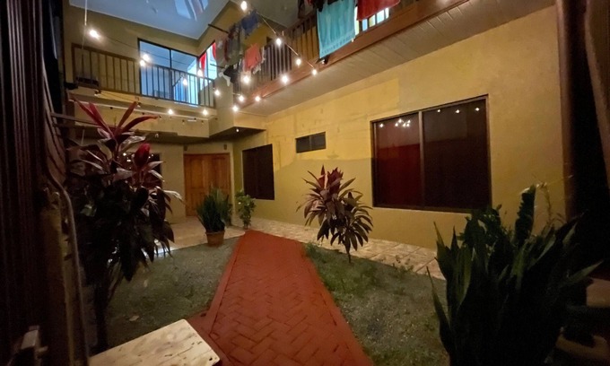 El Cerro Casa | Spacious Family Friendly Vacation House with a Garden. Close to the Beach!