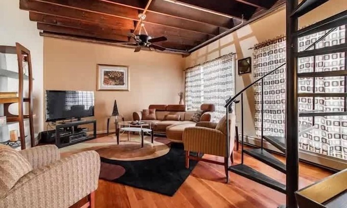 Hough Casa | Spacious Family Getaway - Near Cleveland Clinic