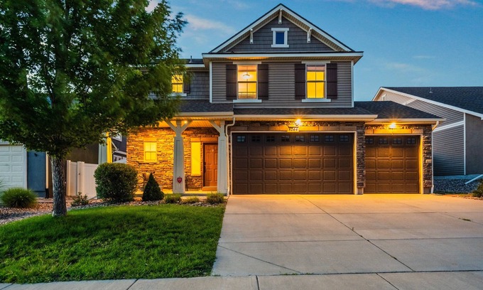 Fountain Casa | Spacious Family Getaway | 20min to downtown+sights