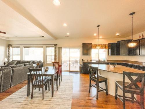 Fountain Casa | Spacious Family Getaway 20min to downtown sights
