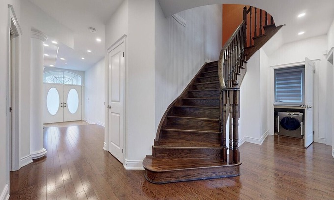Brampton Apartamento | Spacious Family Haven: Modern 4-bedroom Luxury Home