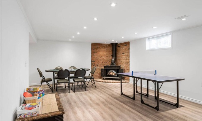 Applewood Casa | Spacious Family Home | Games, Netflix & Backyard